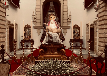 Las Angustias celebra un rosario de la aurora diferente