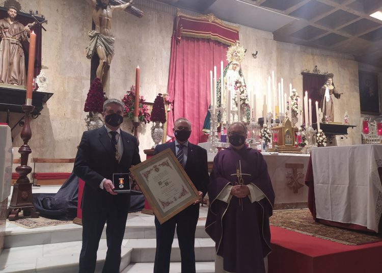 El Dr. José Miguel Merino Aranda recibe la distinción «Esperanza de los Niños»