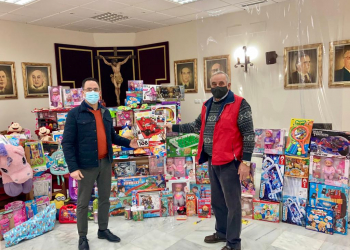 Las hermandades jerezanas donan 200 juguetes a la Sociedad de San Vicente de Paul