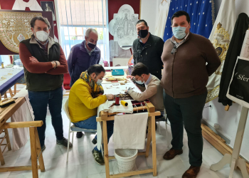 La nueva saya y manto de la Virgen del Consuelo va tomando forma