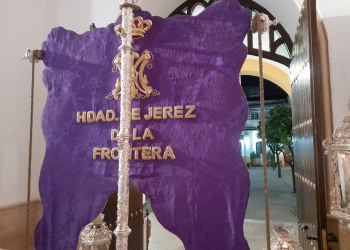 La Hermandad del Rocío acerca su simpecado a los alumnos de la Escuela de San José