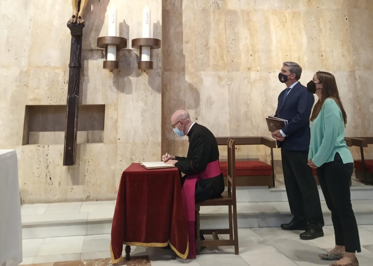 Visita del Ordinario Castrense a la Hermandad de la Defensión