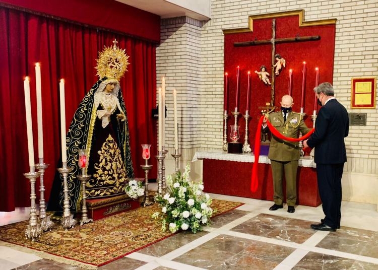 Donado un fajín a la Virgen de la O