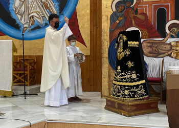 Bendecida la nueva saya de la Virgen de las Mercedes