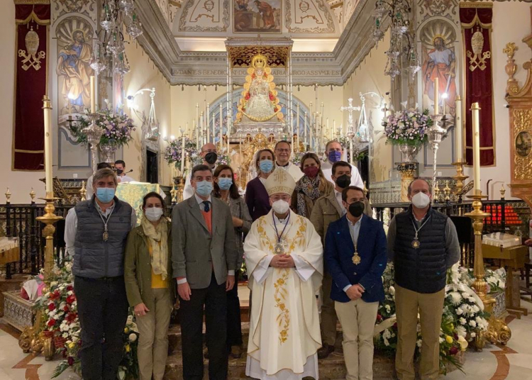 Monseñor Rico Pavés visito la parroquia de la Asunción de Almonte