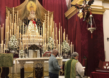Bendecidas unas potencias de plata y una caña plateada para el Santísimo Cristo de la Coronación de Espinas