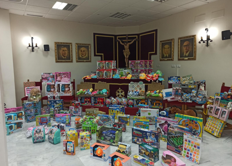 La Unión de Hermandades entrega más de 300 juguetes a diversas instituciones