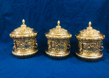 Nuevas cantoneras para la nueva cruz del nuevo paso de Loreto