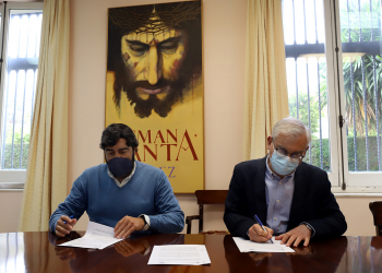 Ayuntamiento y Unión de Hermandades rubrican el acuerdo para la colocación de banderolas en Semana Santa