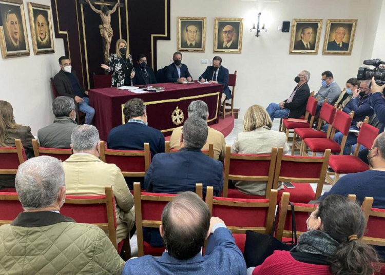 La Alcaldesa mantuvo una reunión con el Consejo y los hermanos mayores