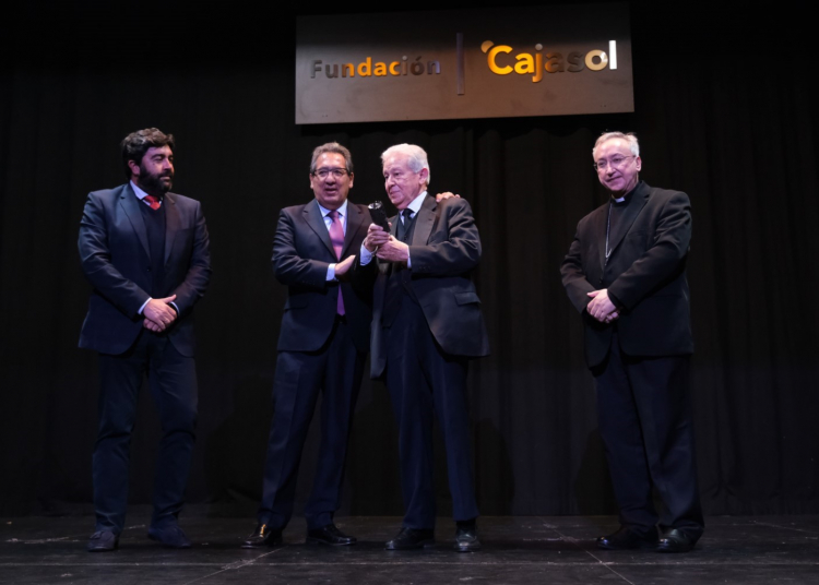 Andrés Luis Cañadas Machado, recibió el premio Gota a Gota 2022 que concede la Fundación Cajasol