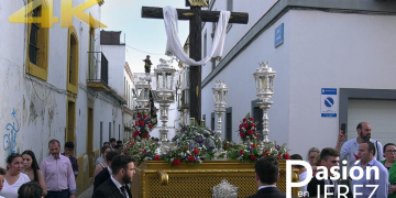 Salida procesional de la Cruz de Mayo del Cristo de la Expiración