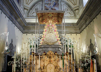 La Virgen del Rocío ya está entronizada en sus nuevas andas procesionales
