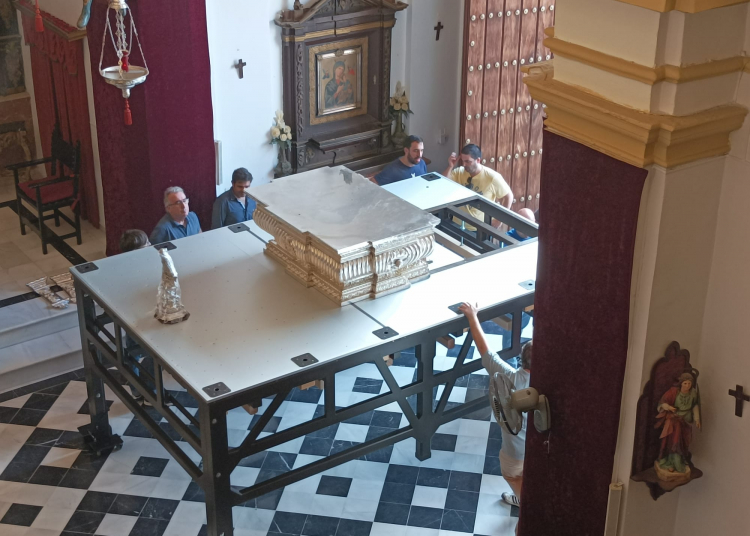 Nueva parihuela para el paso de palio María Santísima de la Paz en su Mayor Aflicción