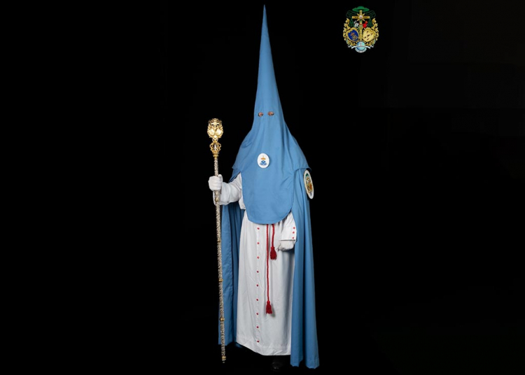 Los hermanos de la Exaltación aprueba la modificación de su hábito nazareno