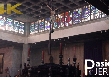 Traslado del Cristo de la Defensión a su paso de salida