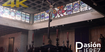 Traslado del Cristo de la Defensión a su paso de salida