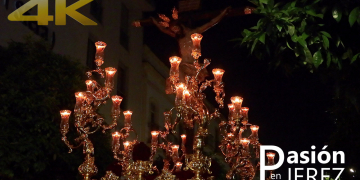 Hermandad del Santo Crucifijo por calle Larga