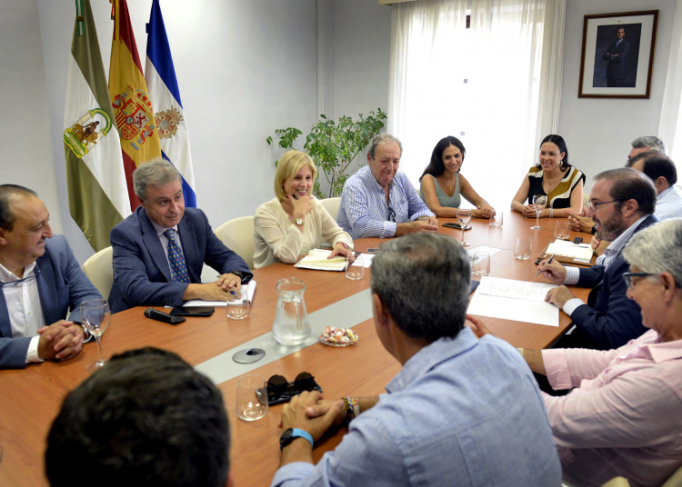 La alcaldesa traslada la total colaboración del Ayuntamiento con los actos de la Coronación de la Virgen de la Estrella