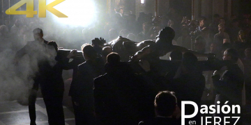 Traslado del Cristo de la Defensión a su paso de salida