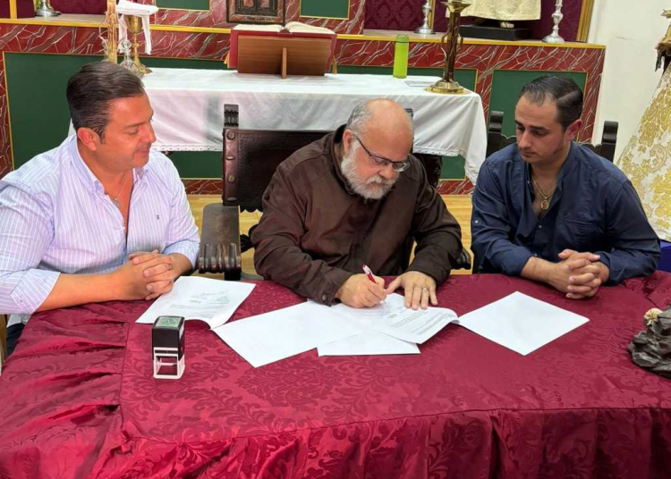 Firmado el contrato con Martín Nieto para la realización de la nueva talla del Señor de la Humildad