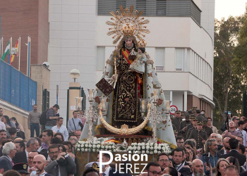 La Virgen del Carmen regresa a su templo tras la Santa Misión en la barriada de Las Torres