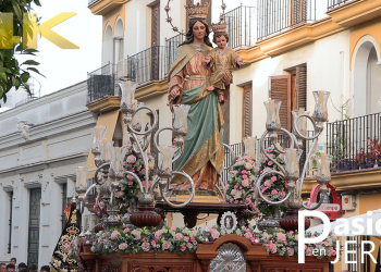 Salida procesional de María Auxiliadora calle Cabezas