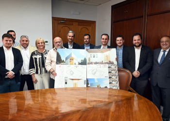 Presentan a la Alcaldesa el proyecto de la nueva Parroquia de Nuestra Señora del Rocío