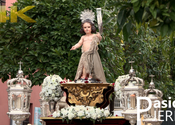 Salida procesional de San Juan Bautista niño