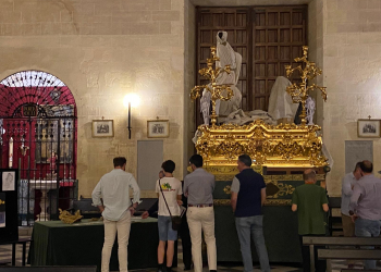 La Vera Cruz presento el proyecto de reforma de la parihuela y enriquecimiento del paso de misterio