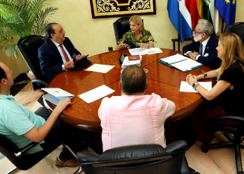 La alcaldesa aborda con la Hermandad del Rosario de los Montañeses la preservación del patrimonio y el encuentro andaluz del próximo enero