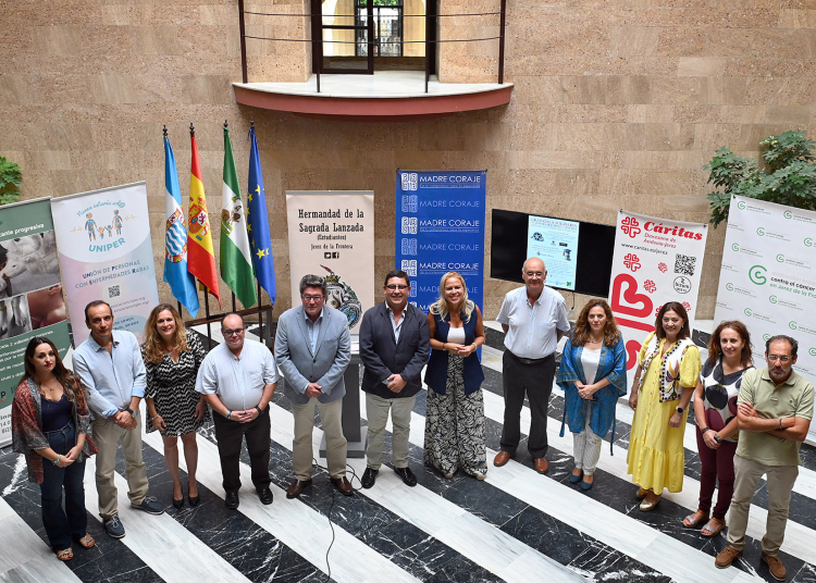 El Ayuntamiento colabora con la Hermandad de la Lanzada en la Gran Gala Solidaria de su 75º aniversario