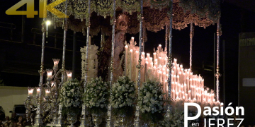 María Santísima de la Concepción Coronada a su paso por su Puente