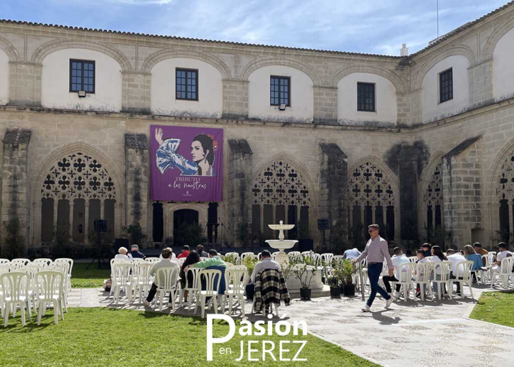 La Coronación de Espinas presenta los actos por el centenario de la llegada a la Capilla y del 75 Aniversario de la llegada de la Virgen
