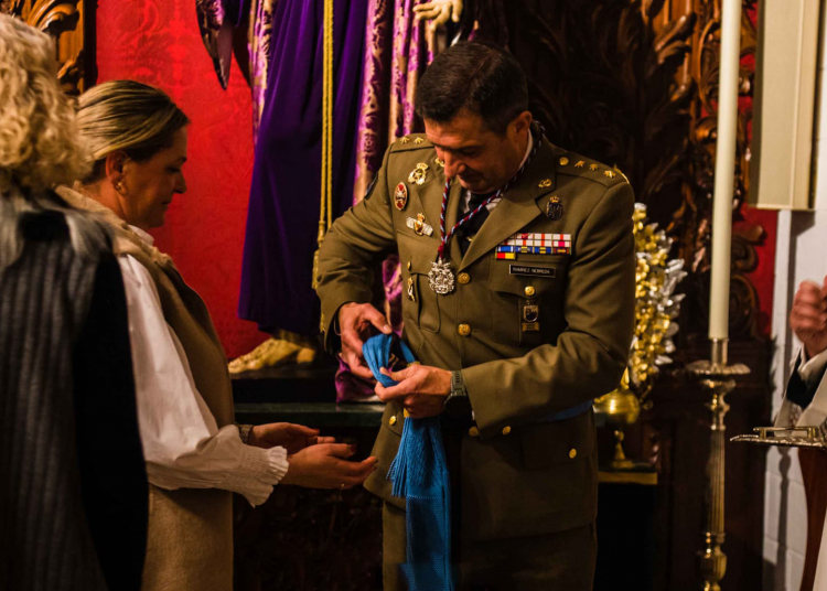 Donan una Faja de Estado Mayor a María Santísima de Salud y Esperanza