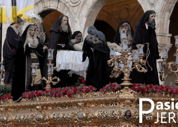 Santísimo Cristo de la Caridad por plaza de la Asunción