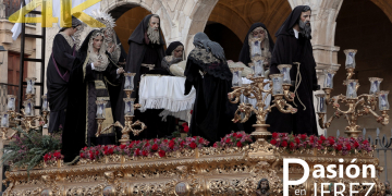 Santísimo Cristo de la Caridad por plaza de la Asunción