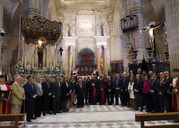 El Cristo de la Viga recibe, un año más, el Bastón de Mando de la Ciudad de manos de la alcaldesa de Jerez