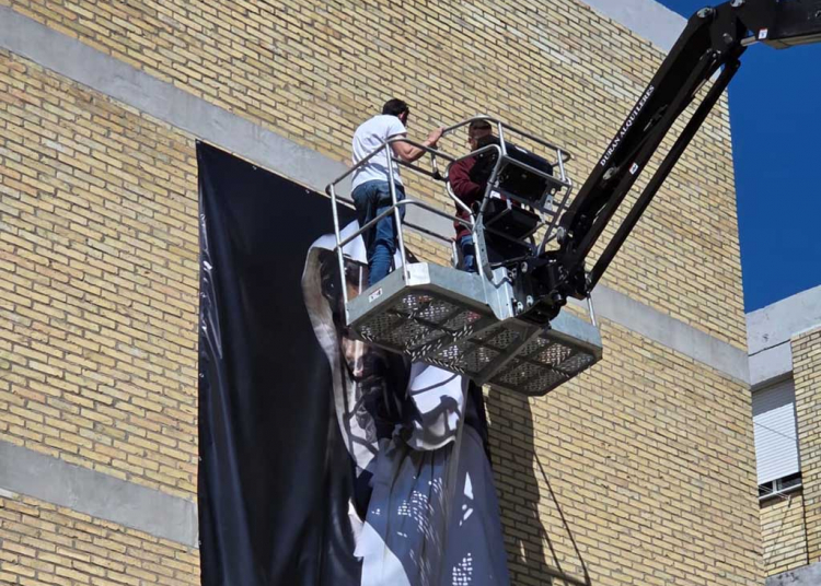 La Hermandad de la Clemencia revive su historia con una exposición callejera en su XXV aniversario