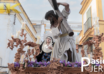Nuestro Padre Jesús de la Misión Redentora por plaza del Arroyo