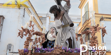 Nuestro Padre Jesús de la Misión Redentora por plaza del Arroyo