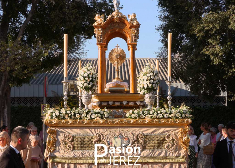 La Hermandad de la Clemencia presentó la papeleta de sitio para la Procesión Sacramental del Corpus Christi