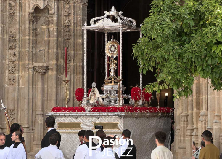 El Corpus de la Sacramental de Santiago se hace presente en su feligresía