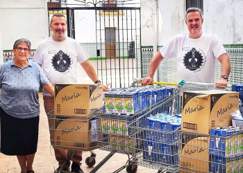 Entrega solidaria de la Hermandad de la Coronación al Comedor del Salvador