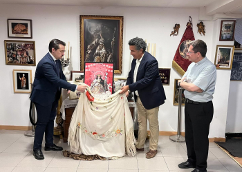 Presentado el cartel anunciador de la salida procesional de la Divina Pastora de San Dionisio