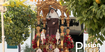 Salida procesional de Santa Ángela de la Cruz