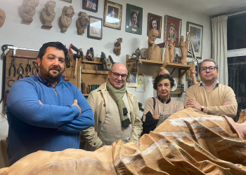 La comisión artística del Resucitado supervisa el avance de la nueva talla