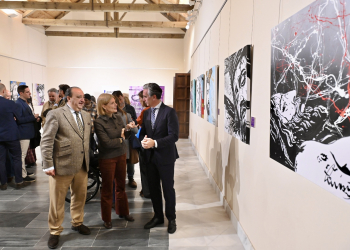 Inaugurada la exposición solidaria ‘Miradas de Fe’ en los Claustros de Santo Domingo