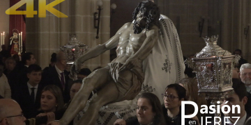 El Sagrado Descendimiento preside el Vía Crucis de la Parroquia de Santiago