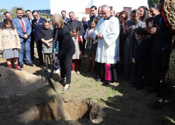 La Hermandad del Soberano Poder coloca la primera piedra de su futura Casa de Hermandad